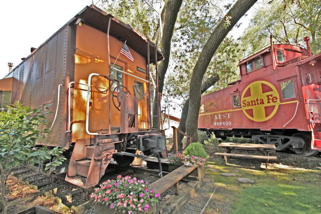 Featherbed Railroad Upper Lake Buitenkant foto
